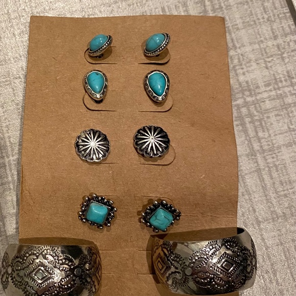 Brand new Turquoise Western earrings set - Picture 2 of 4